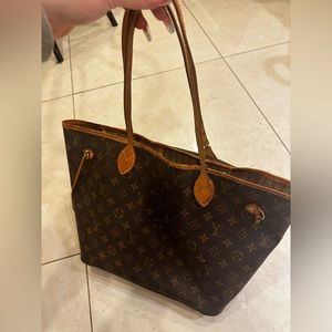Louis Vuitton Neverfull MM monogram canvas tote shoulder bag